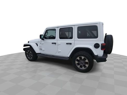 Used 2018 Jeep Wrangler Unlimited Sahara AWD/4WD image 6