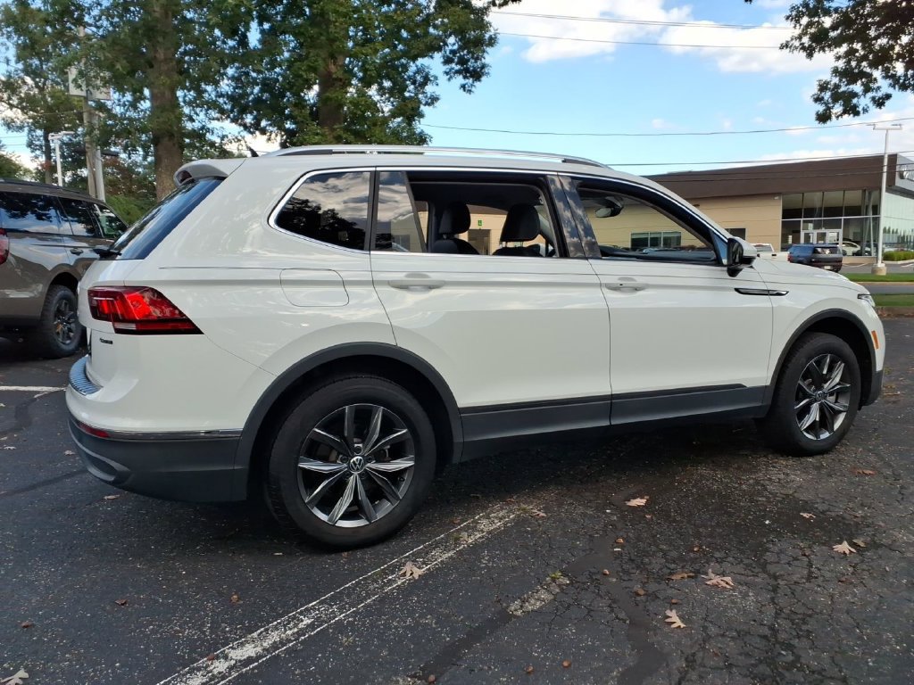 Used 2024 Volkswagen Tiguan SE AWD/4WD image 3