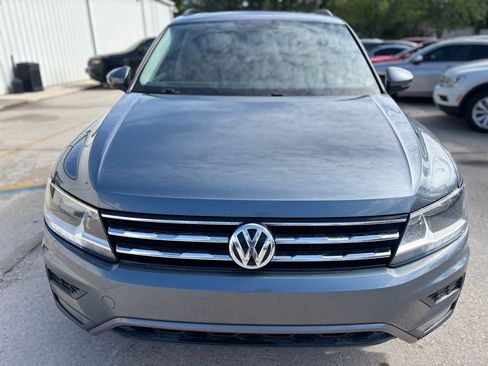 Used 2018 Volkswagen Tiguan SE w/ Panoramic Sunroof Package image 8
