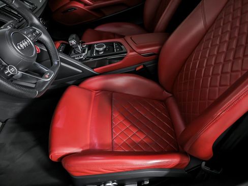 Used 2017 Audi R8 V10 w/ Ceramic Brake Package image 26