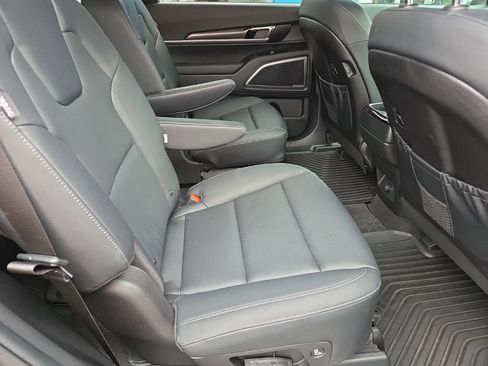 Used 2025 Kia Telluride S FWD image 3