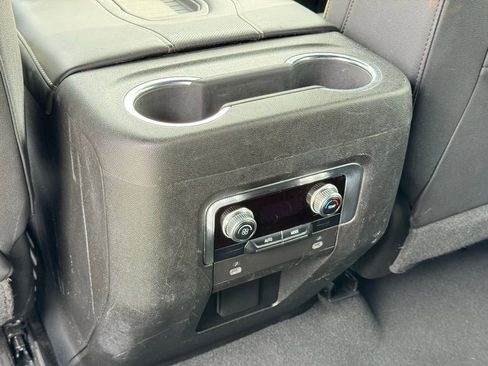 Used 2023 GMC Yukon SLT image 16