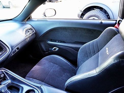 Used 2016 Dodge Challenger SRT w/ Technology Group image 23