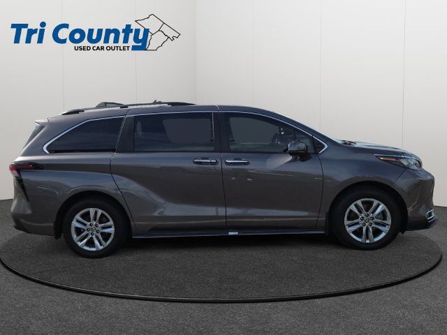 Certified 2024 Toyota Sienna XLE w/ XLE Plus Package AWD/4WD image 9