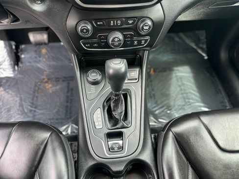 Used 2019 Jeep Cherokee Latitude Plus w/ Comfort/Convenience Group AWD/4WD image 30