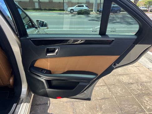 Used 2010 Mercedes-Benz E 350 Sedan image 32