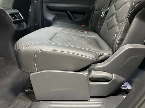 Used 2025 Volkswagen Atlas SE image 45