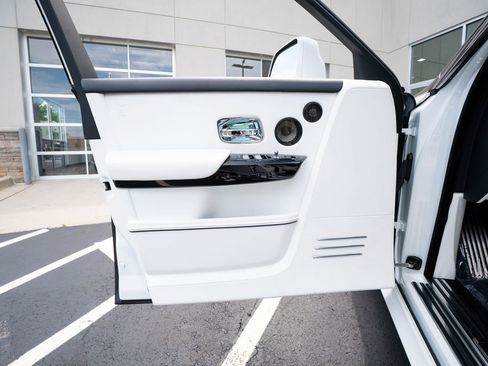 Used 2022 Rolls-Royce Phantom Sedan w/ The Phantom Package RWD image 27