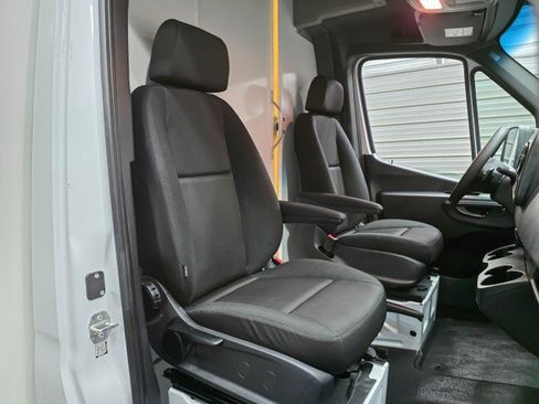 Used 2024 Mercedes-Benz Sprinter 4500 image 15