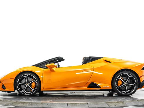Used 2020 Lamborghini Huracan EVO image 6