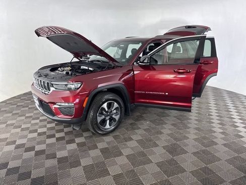 Used 2024 Jeep Grand Cherokee Limited 4xe w/ Trailer Tow Package AWD/4WD image 12
