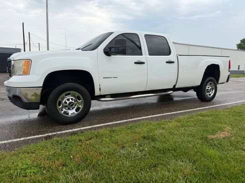 Used 2011 GMC Sierra 2500 W/T AWD/4WD image 3