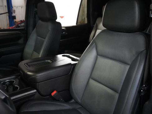 Used 2022 Chevrolet Tahoe LT w/ Luxury Package AWD/4WD image 18