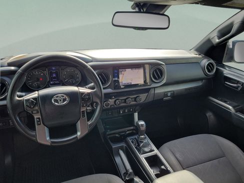 Used 2019 Toyota Tacoma TRD Sport AWD/4WD image 14