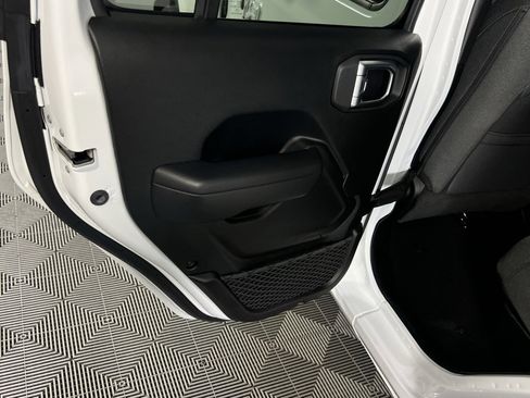 Certified 2024 Jeep Gladiator Sport image 27