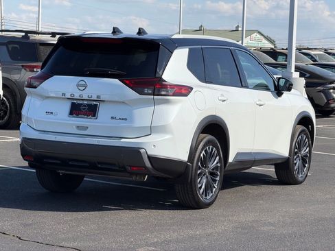 Used 2025 Nissan Rogue SL w/ Tech Package AWD/4WD image 5