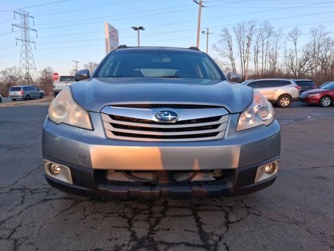 Used 2010 Subaru Outback 2.5i Premium AWD/4WD image 2