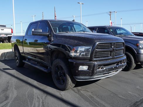 Used 2017 RAM 2500 Big Horn w/ Sport Appearance Group AWD/4WD image 2