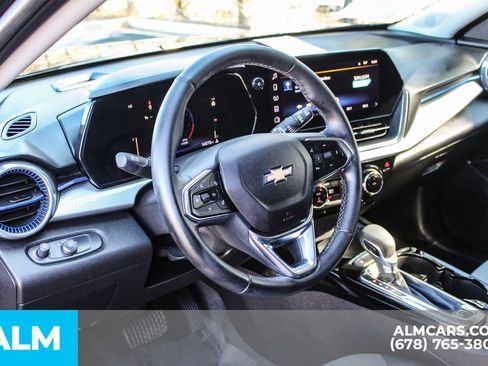 Used 2025 Chevrolet Trax LT w/ LT Convenience Package image 23