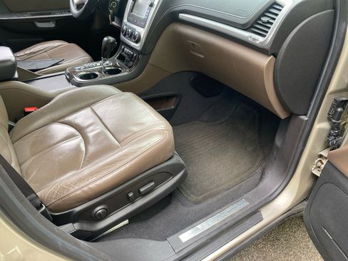 Used 2015 GMC Acadia SLT w/ Technology Package AWD/4WD image 28