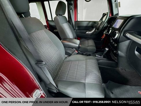Used 2012 Jeep Wrangler Unlimited Rubicon w/ Dual Top Group AWD/4WD image 25
