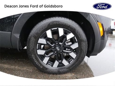 Used 2025 Hyundai Santa Cruz SEL image 11