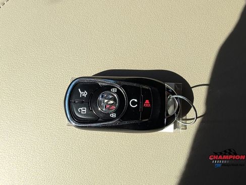 Used 2020 Buick Enclave Essence w/ Sound and Sites Package AWD/4WD image 32