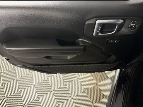 Used 2025 Jeep Wrangler Unlimited Rubicon image 22