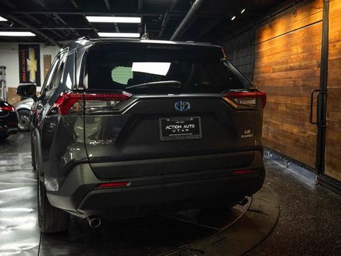 Used 2020 Toyota RAV4 LE w/ All Weather Liner Package AWD/4WD image 6