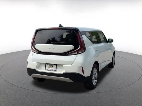 Used 2025 Kia Soul LX w/ LX Technology Package FWD image 14