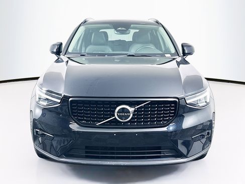 Used 2024 Volvo XC40 B5 Plus w/ Climate Package image 2