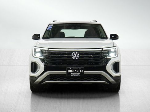 Used 2024 Volkswagen Atlas Peak Edition SEL AWD/4WD image 8