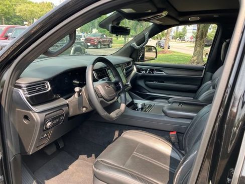 Used 2023 Jeep Grand Wagoneer Series II AWD/4WD image 10
