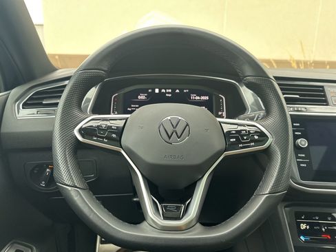 Certified 2022 Volkswagen Tiguan SEL R-Line image 15