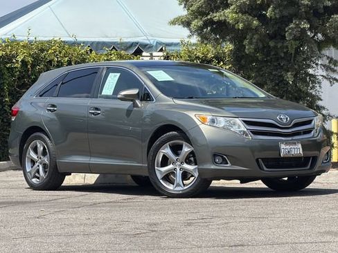 Used 2014 Toyota Venza XLE w/ XLE Premium Package FWD image 2