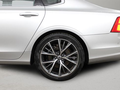 Used 2018 Volvo S90 T6 Momentum w/ Convenience Package AWD/4WD image 8