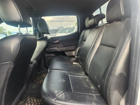 Used 2019 Toyota Tacoma TRD Sport AWD/4WD image 4