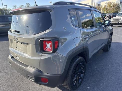 Used 2022 Jeep Renegade Altitude w/ Convenience Group image 5