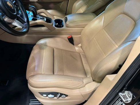 Used 2019 Porsche Cayenne image 24