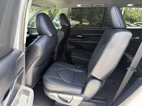 Certified 2024 Toyota Grand Highlander FWD image 14