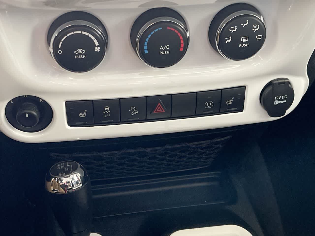 Used 2016 Jeep Wrangler Unlimited Sahara AWD/4WD image 19