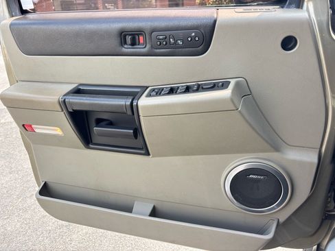 Used 2005 HUMMER H2 w/ Preferred Equipment Group AWD/4WD image 6