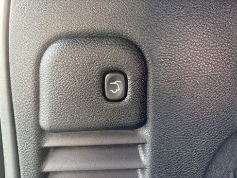 Used 2017 Jeep Grand Cherokee Overland image 24