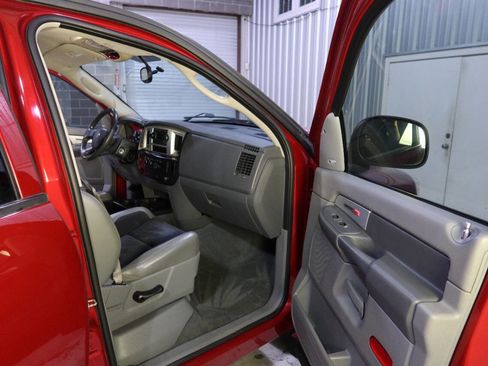 Used 2006 Dodge Ram 1500 Truck 2WD Quad Cab w/ Communication Pkg image 12