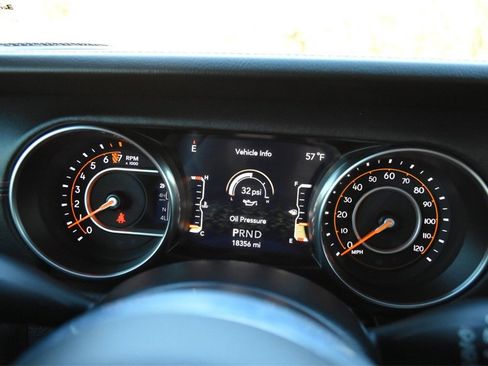 Used 2022 Jeep Wrangler Unlimited Sahara image 15