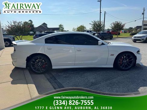 Used 2022 Dodge Charger Scat Pack w/ Plus Group RWD image 5