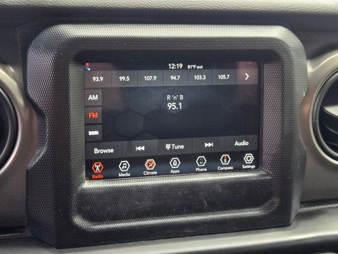 Used 2022 Jeep Wrangler Sport AWD/4WD image 18