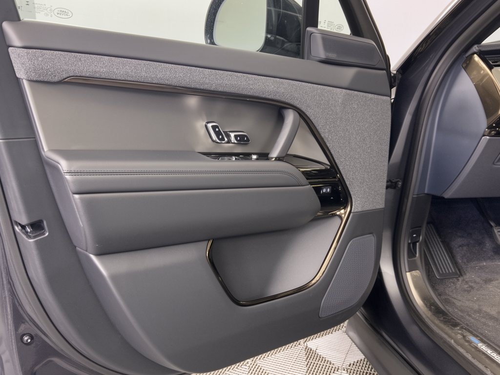 New 2027 Land Rover Range Rover Sport SE AWD/4WD image 14