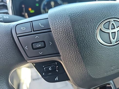 Used 2025 Toyota Camry LE image 11