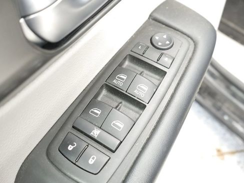 Certified 2023 Chrysler Pacifica Touring-L FWD image 30